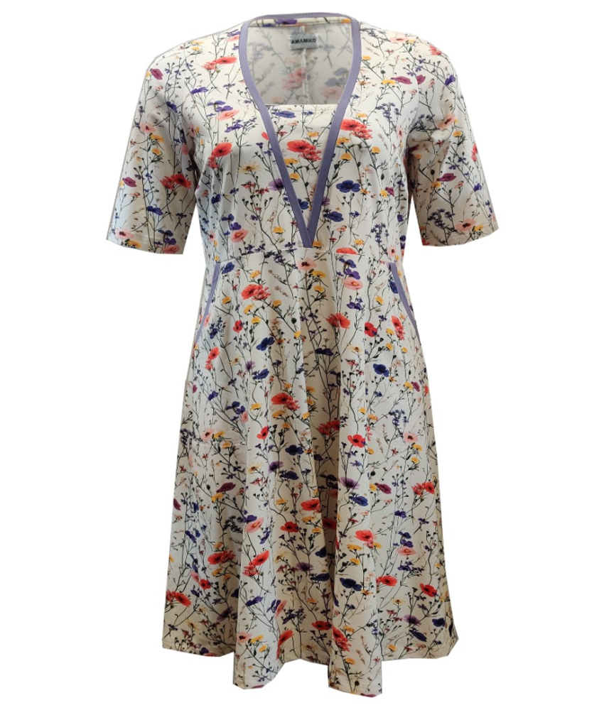 Cremefarvet plus size kjole med blomster. Ama Spring Flowers