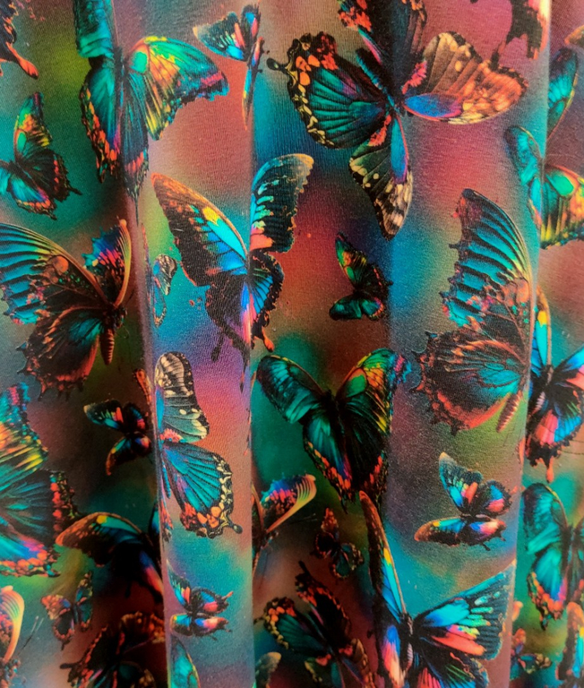 Sort plus size kjole med sommerfugle. Bika Dark Butterfly