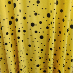 Gul plus size sommerkjole med sorte prikker. Moon Yellow Dot
