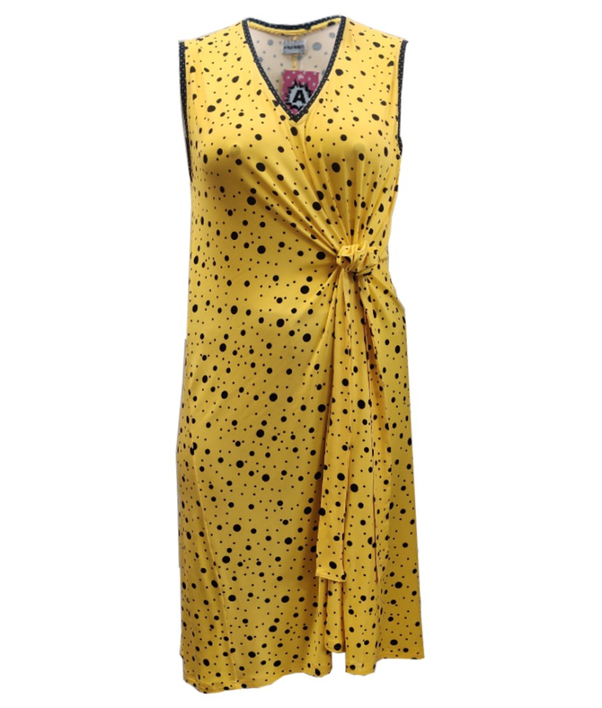Gul plus size sommerkjole med sorte prikker. Moon Yellow Dot