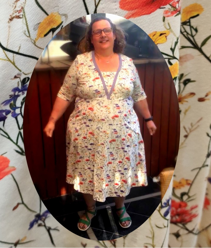 Cremefarvet plus size kjole med blomster. Ama Spring Flowers