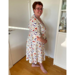 Cremefarvet plus size kjole med blomster. Ama Spring Flowers