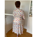 Cremefarvet plus size kjole med blomster. Ama Spring Flowers