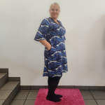 Blå plus size kjole med marmor mønster. Tulla Blue Marble