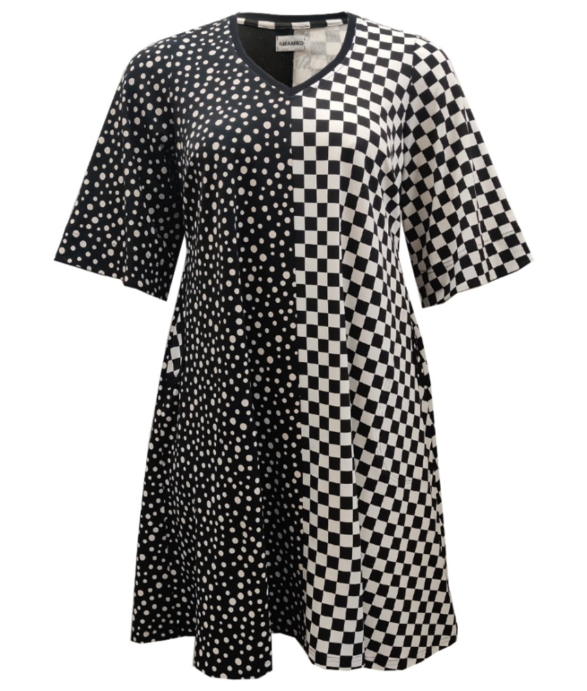 A-formet plus size kjole med prikker og tern. Tulla Dots n' Checks