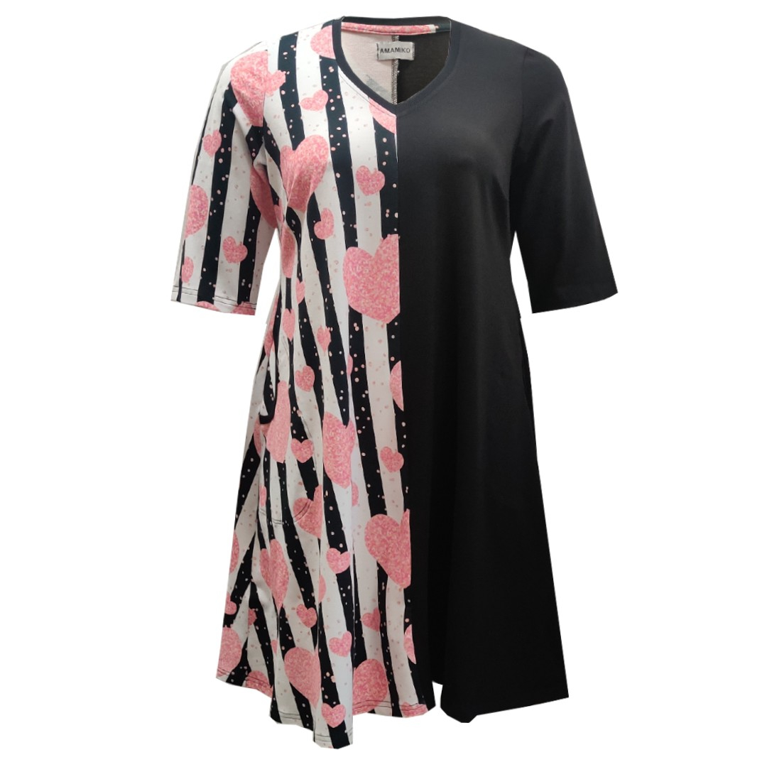 A-formet plus size kjole med striber og hjerter. Tulla Hearts n' Stripes