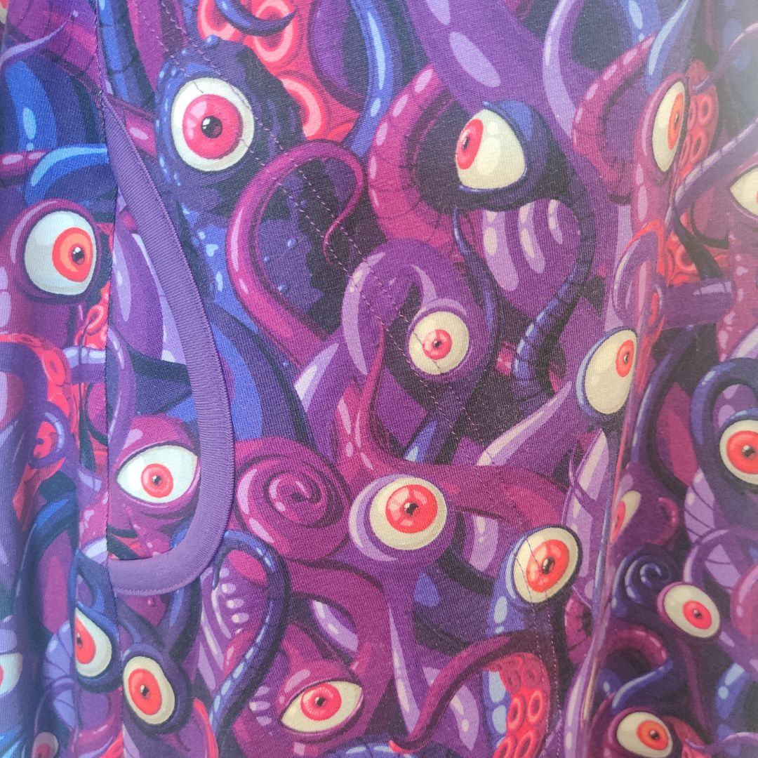 A-formet plus size kjole med lilla søuhyre. Tulla Purple Monster