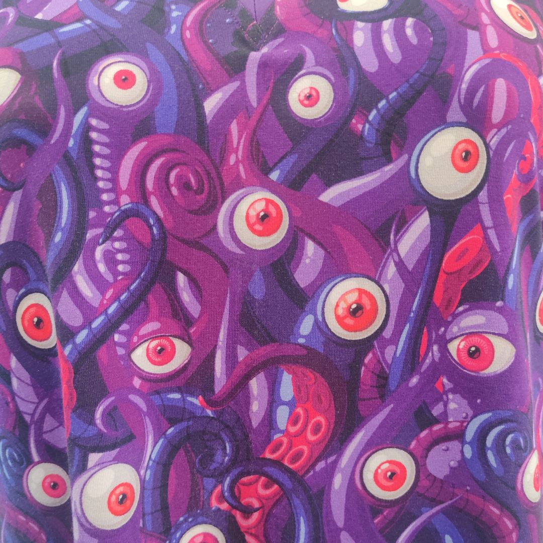 A-formet plus size kjole med lilla søuhyre. Tulla Purple Monster