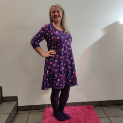 A-formet plus size kjole med lilla søuhyre. Tulla Purple Monster