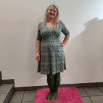 Mint plus size kjole i A-form med påfugle. Tulla Mint Baroque