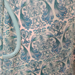 Mint plus size kjole i A-form med påfugle. Tulla Mint Baroque