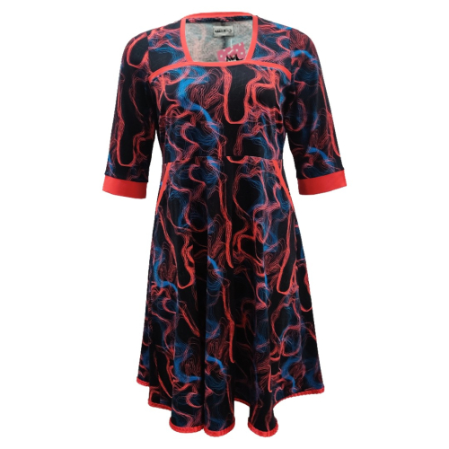 Sort plus size kjole med empiresnit. Genkei Laser Game