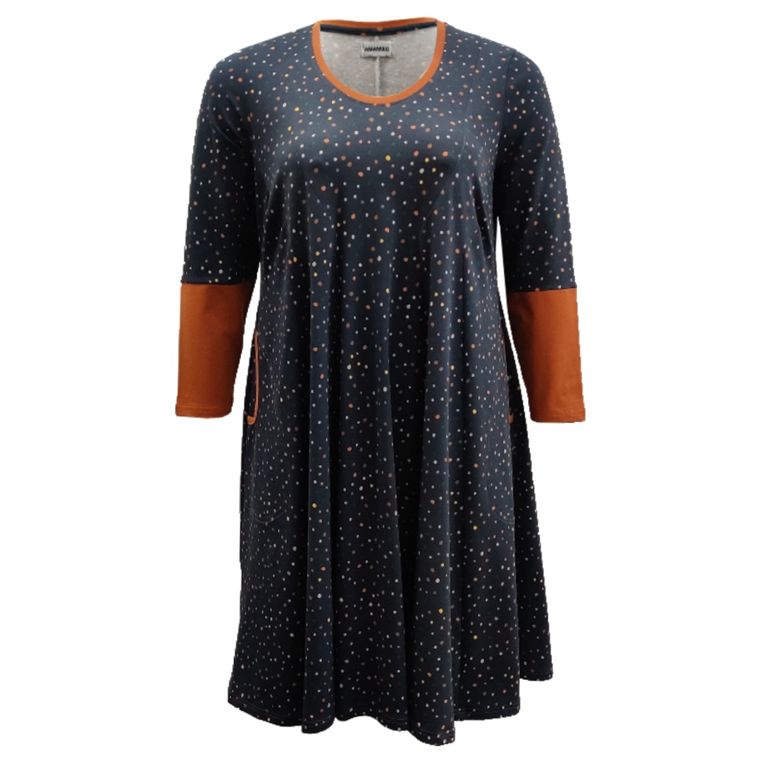 Løs Grå Plus Size kjole med prikker. Ojo Grey Dot