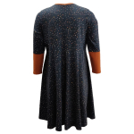 Løs Grå Plus Size kjole med prikker. Ojo Grey Dot