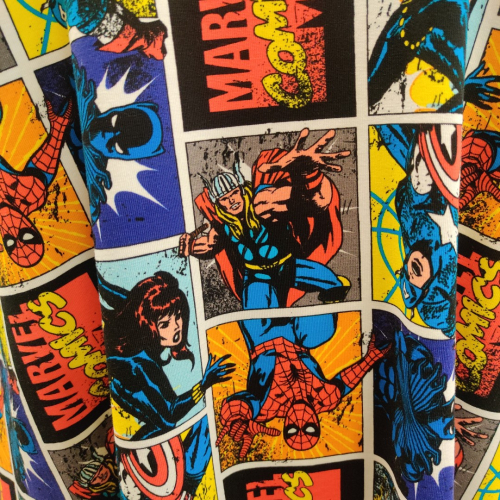 A-formet plus size kjole med tegneserie helte.. Tulla Comics