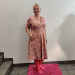 Takasaki Tivoli. Plus size Kjole med lommer fra Amamiko