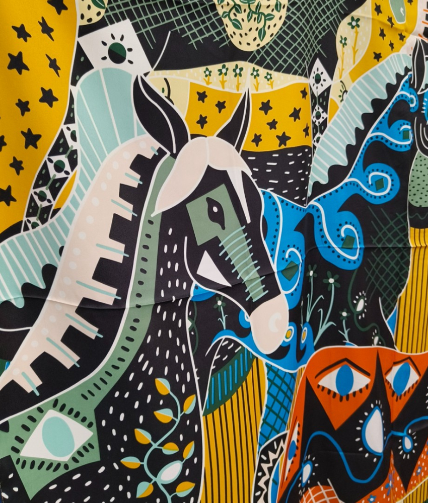 Silke Tørklæde 135 cm. x 135 cm. | Grøn hest
