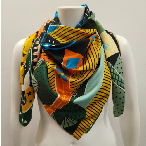 Silke Tørklæde 135 cm. x 135 cm. | Grøn hest