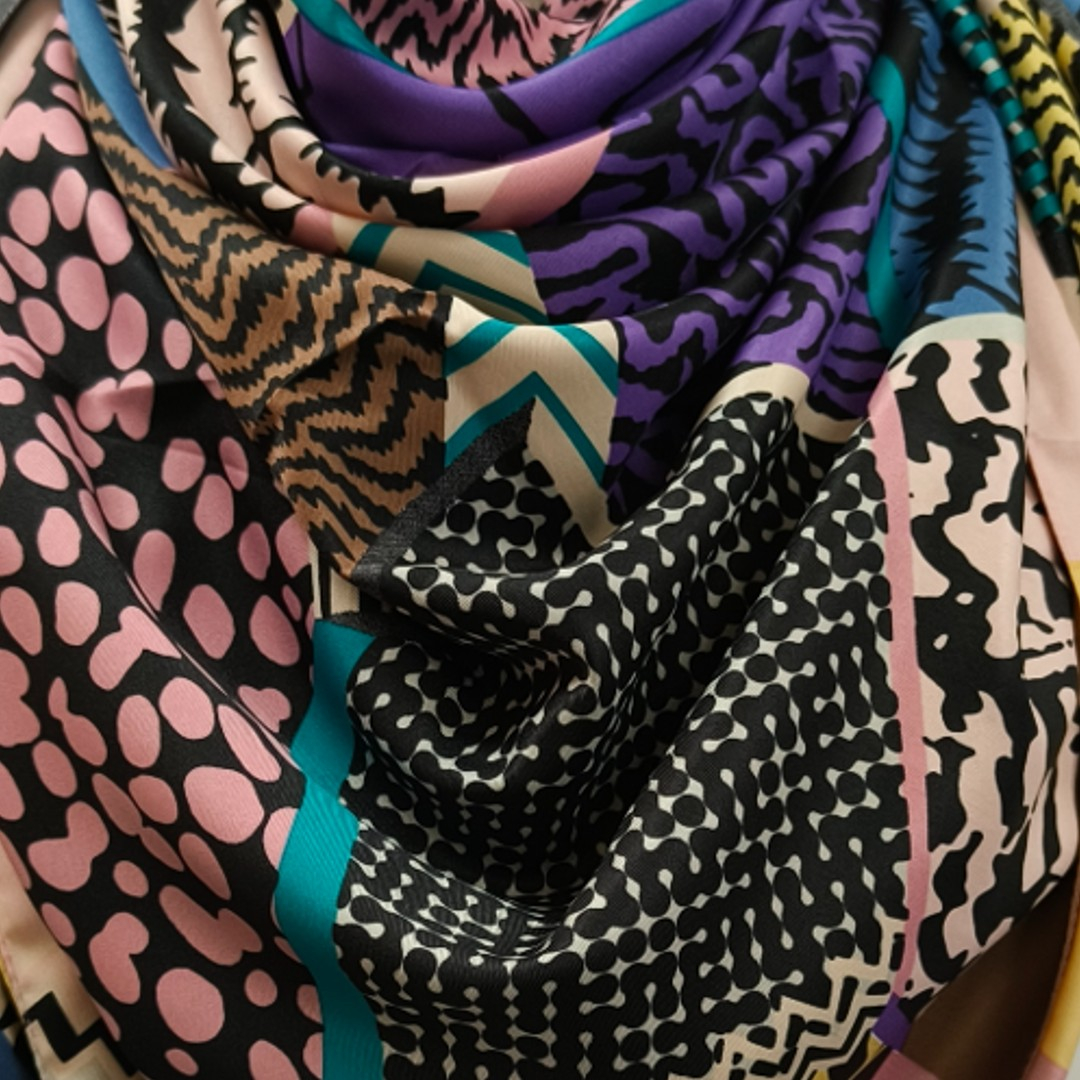 Silke Tørklæde 135 cm. x 135 cm. | Mix Mønster