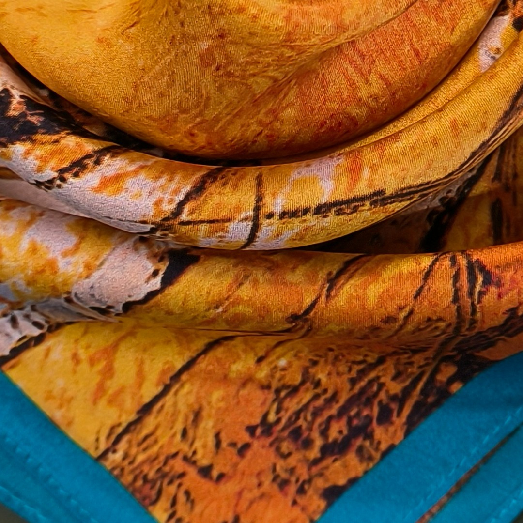 Silke Tørklæde 68 cm. x 68 cm. | Yellow Trees