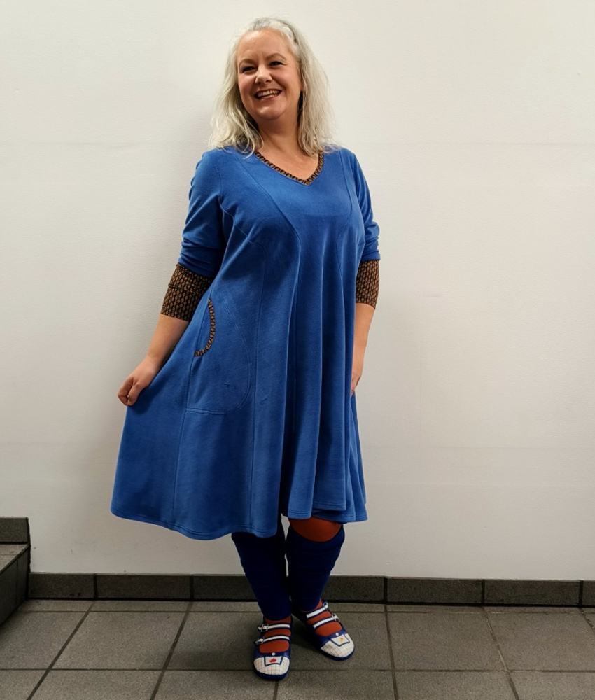 Løs plus size velour kjole - Emi Blue Velvet