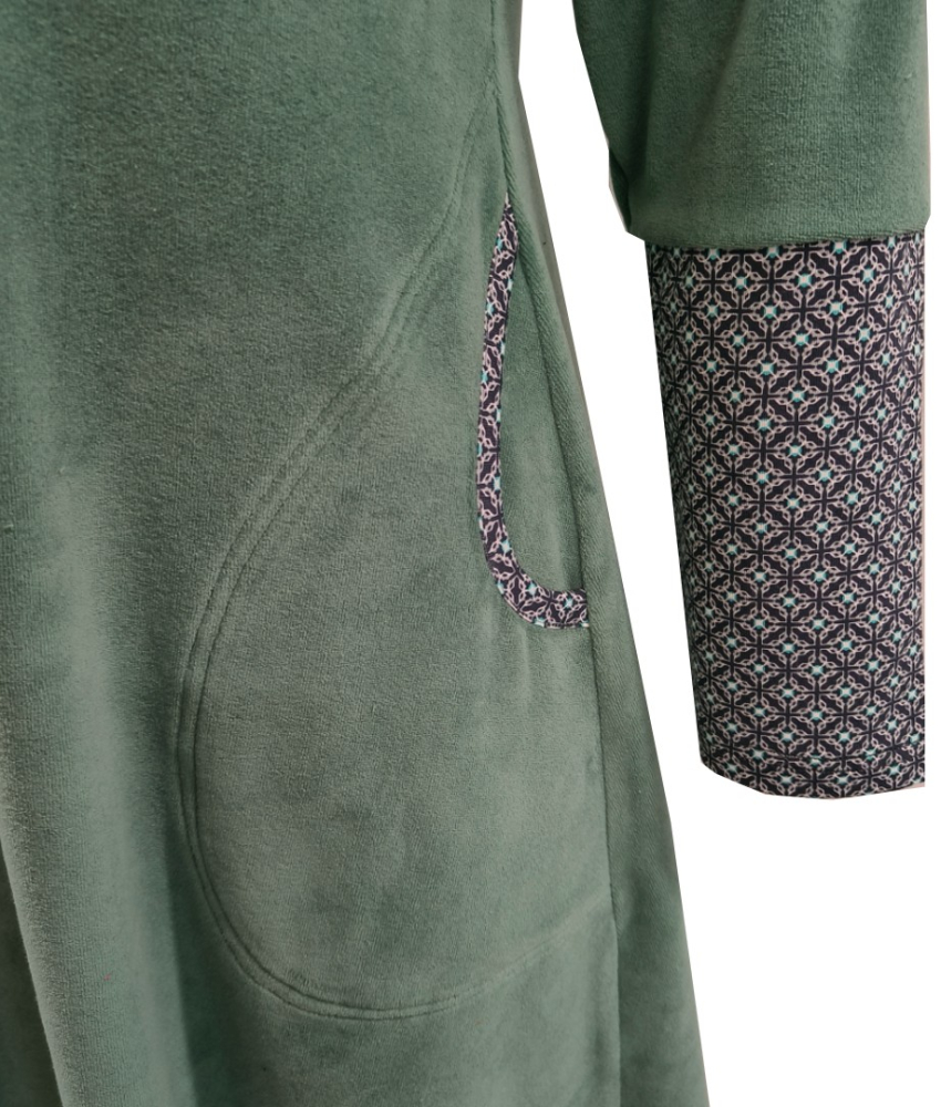 Grøn plus size velour kjole med A-form - Tokyo Moss Green Velvet