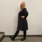 Sort plus size velour kjole med A-form - Tokyo Black Velvet