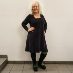 Sort plus size velour kjole med A-form - Tokyo Black Velvet