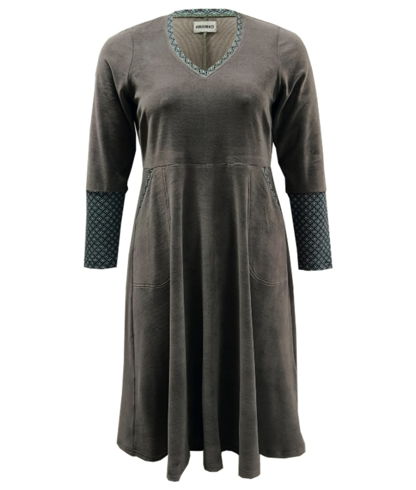 Grå plus size velour kjole med lange ærmer - Dana Grey Velvet