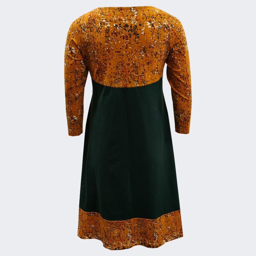 Grøn plus size kjole i A-form med karrygule detaljer - Saki Curry Tassels
