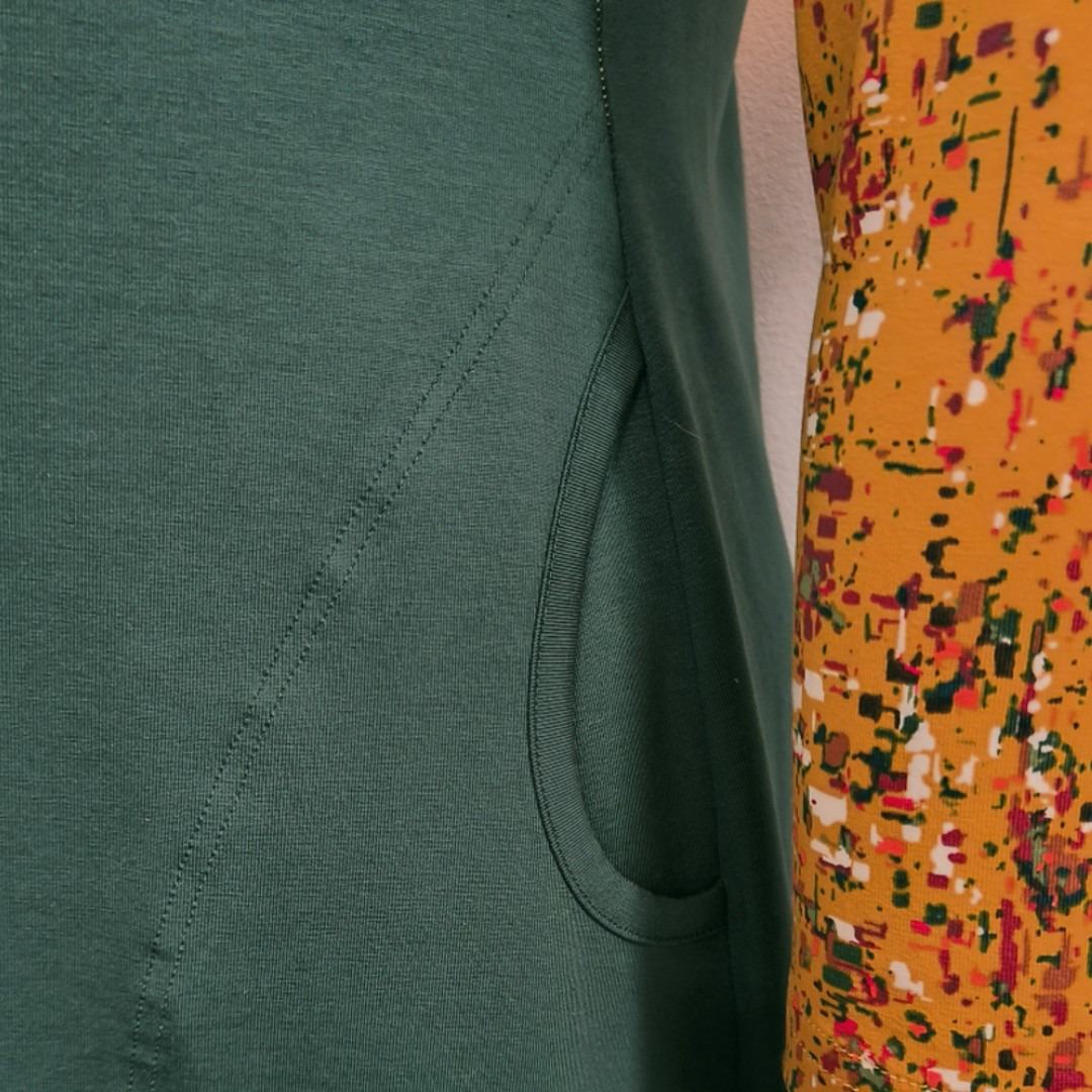 Grøn plus size kjole i A-form med karrygule detaljer - Saki Curry Tassels