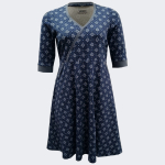 Blå plus size empire kjole med blomster. Bika Blue Flower