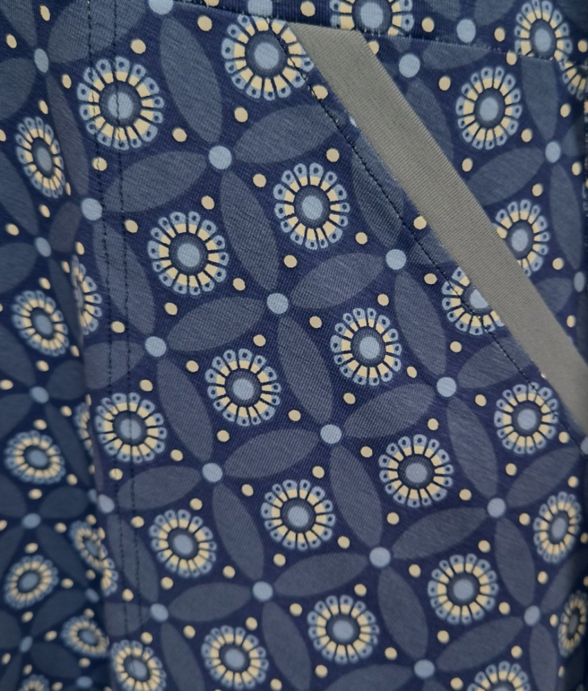Blå plus size empire kjole med blomster. Bika Blue Flower