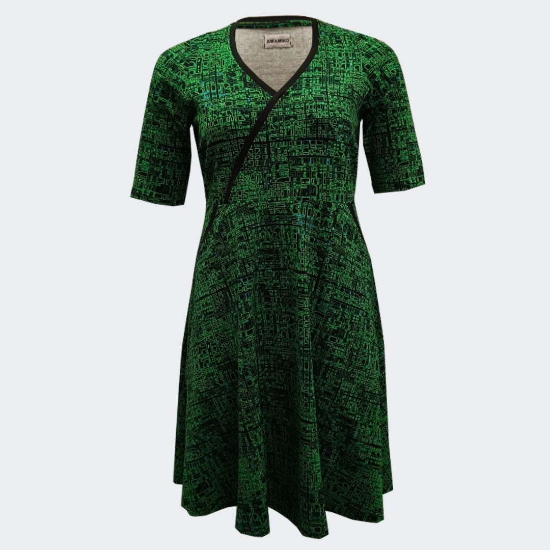 Grøn plus size kjole med empiresnit. Bika Matrix