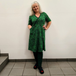 Grøn plus size kjole med empiresnit. Bika Matrix