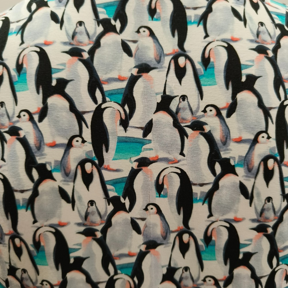 Plus size kjole med empiresnit og pingviner | Ama Penguin