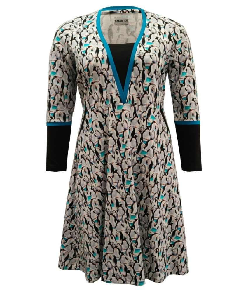 Plus size kjole med empiresnit og pingviner | Ama Penguin