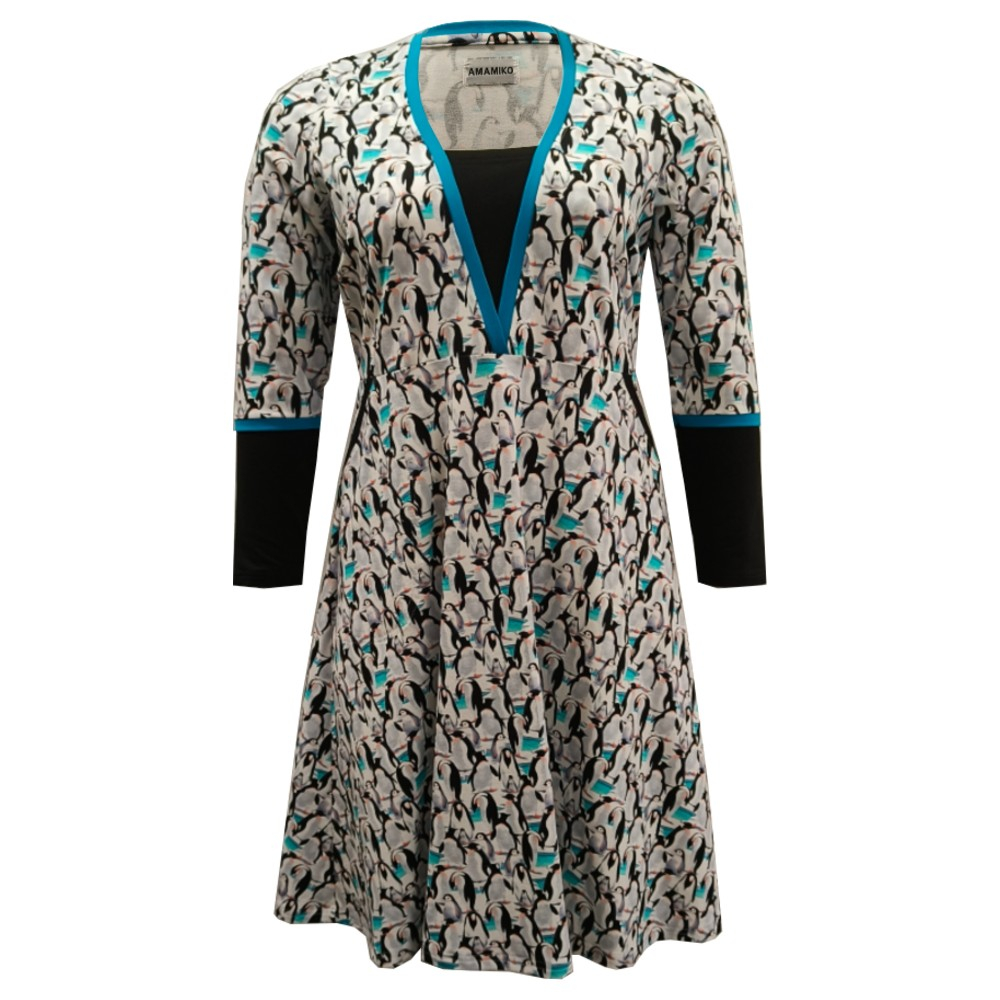 Plus size kjole med empiresnit og pingviner | Ama Penguin