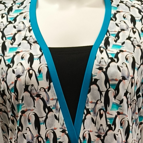 Plus size kjole med empiresnit og pingviner | Ama Penguin