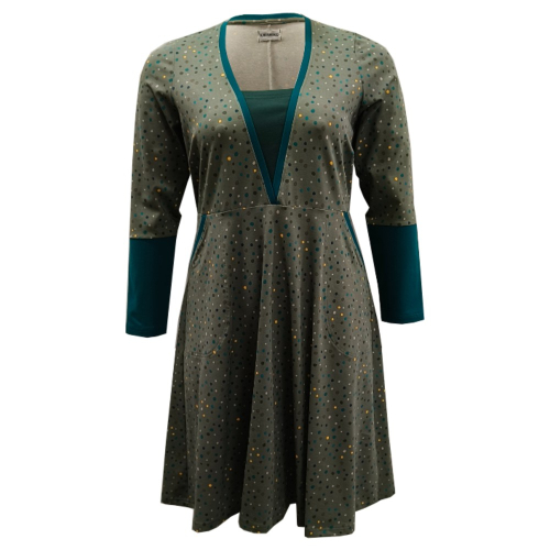 Armygrøn Plus size kjole med empiresnit og prikker | Ama Army Dots