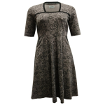 Grå plus size kjole med sorte detaljer og empiresnit. Genkei Grey Doodles