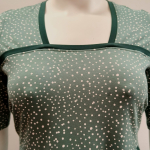 Lys grøn plus size kjole med prikker og empiresnit. Genkei Soft Green Spot