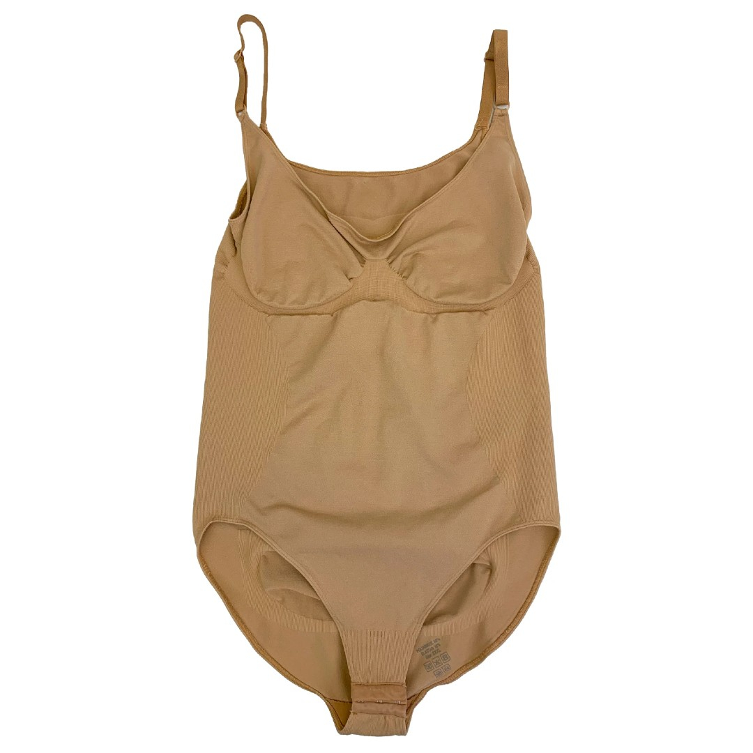 Nude plus size bodystocking med stram-in-effekt