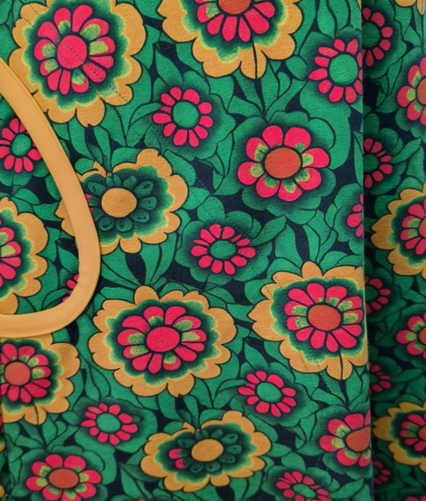 Grøn A-formet plus size kjole med retro blomster