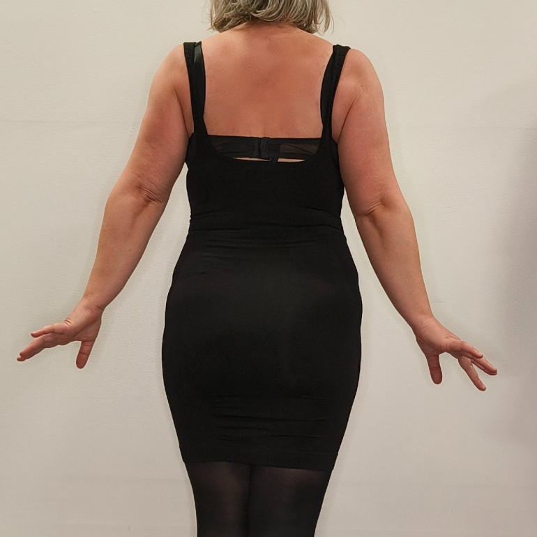 Plus size Shapewear kjole, der former mås og mave. Festival 202