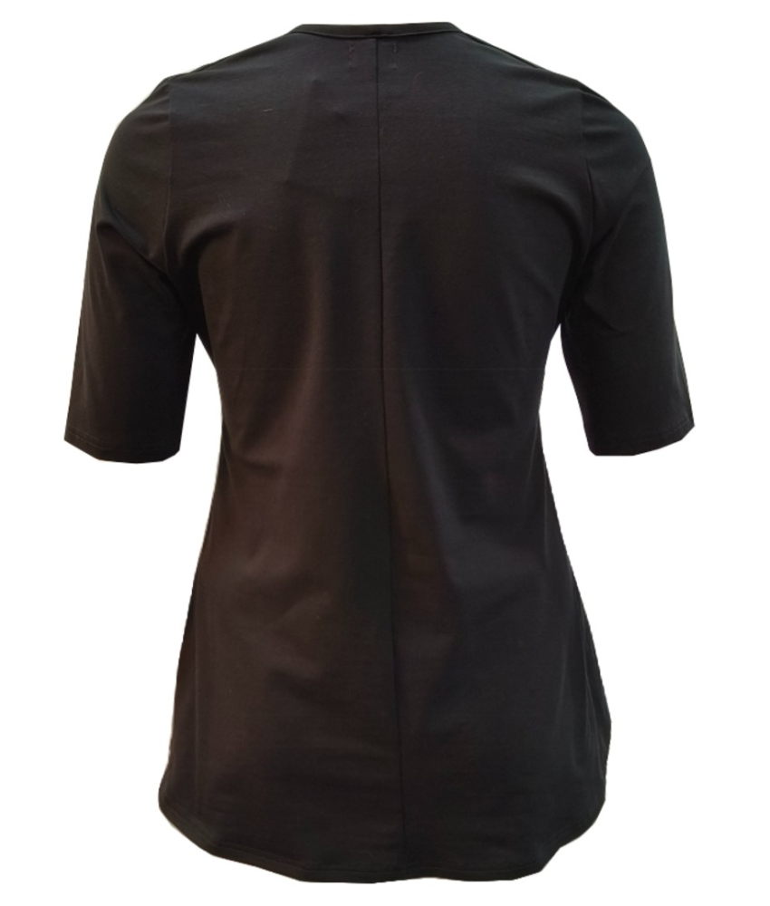 Hoshi Black. Plus size bluse med A-form fra Amamiko