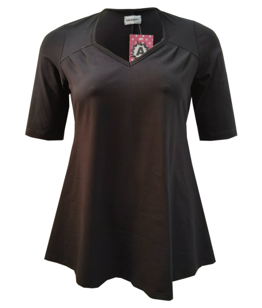 Hoshi Black. Plus size bluse med A-form fra Amamiko