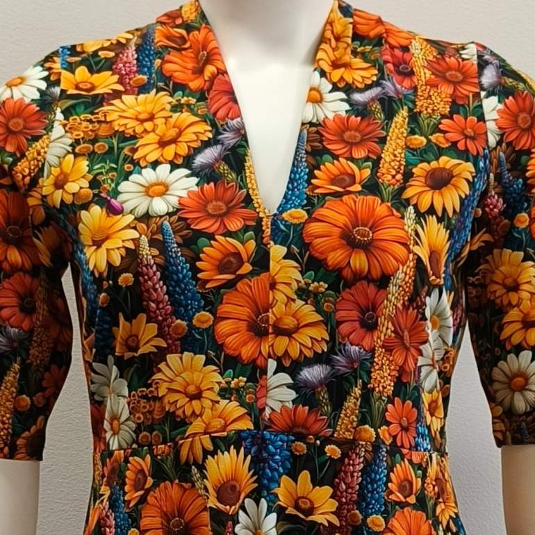 Plus size kjole med blomster fra Amamiko - Takasaki Grandma's Garden
