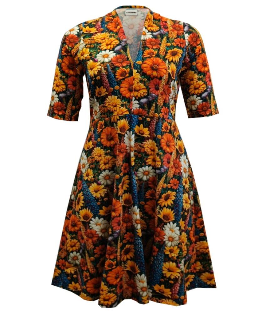 Plus size kjole med blomster fra Amamiko - Takasaki Grandma's Garden