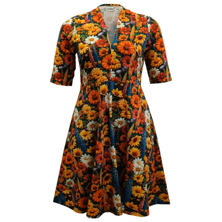 Plus size kjole med blomster fra Amamiko - Takasaki Grandma's Garden
